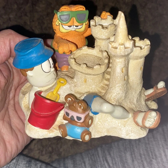 Vintage "Garfield" figurine entitled "Crowning Achievement"  by Jim Davis (D 2) - Picture 4 of 7